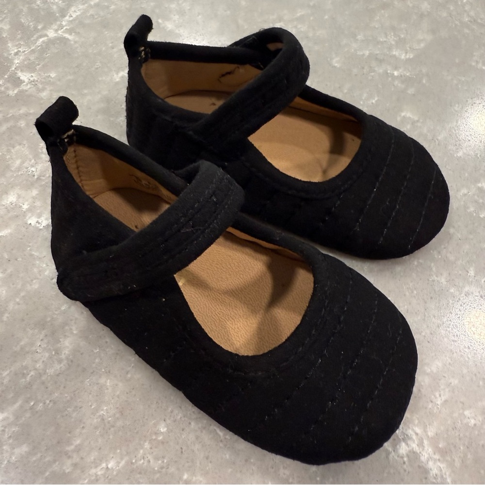 Old Navy Quilted Black Velvet Mary Jane Dress Shoes 6-12M EUC